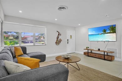 Beautifully renovated 3BR/2BA home in the heart of Hollywood - photo 8
