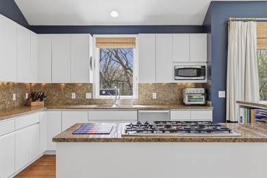 You've found it: Oak Bluffs offers a stunning setting just - photo 15