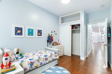 Delivered fully vacant. Over 3,300 sq ft, this large recently - photo 22