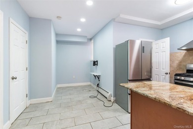 Delivered fully vacant. Over 3,300 sq ft, this large recently - photo 30