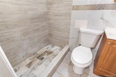 Delivered fully vacant. Over 3,300 sq ft, this large recently - photo 36