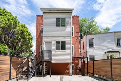 Delivered fully vacant. Over 3,300 sq ft, this large recently - photo 38