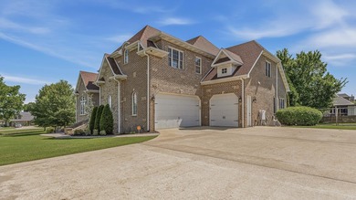 Tucked beside the Paragould Country Club golf course, this - photo 43