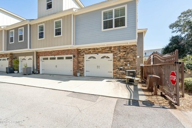 Move-In Ready, Low-Maintenance Living in a Gated Waterfront - photo 47
