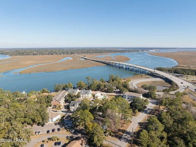 Move-In Ready, Low-Maintenance Living in a Gated Waterfront - photo 49