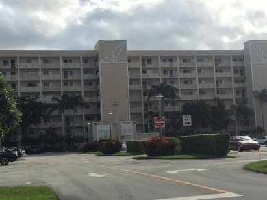 Lake Condo For Sale in Delray Beach, Florida