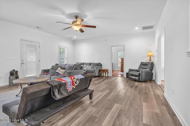 Welcome to peaceful living in Boiling Spring Lakes! This freshly - photo 4