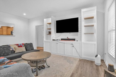 Welcome to peaceful living in Boiling Spring Lakes! This freshly - photo 7