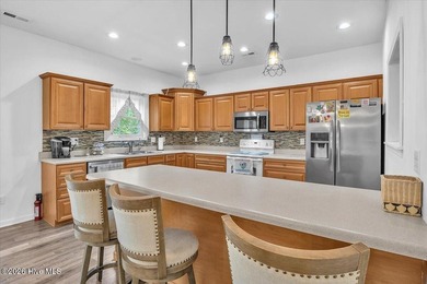 Welcome to peaceful living in Boiling Spring Lakes! This freshly - photo 8