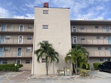 (private lake, pond, coastal) Condo For Sale in Palm Springs Florida