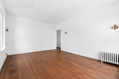 This unit requires a complete renovation: Kitchen, bath, windows - photo 4