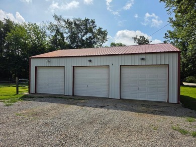 This recently renovated and tastefully updated 3 bedroom, 1 bath - photo 14