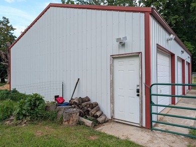 This recently renovated and tastefully updated 3 bedroom, 1 bath - photo 15