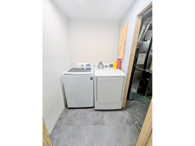 Nestled in a quiet neighborhood, this freshly remodeled 3 - photo 20