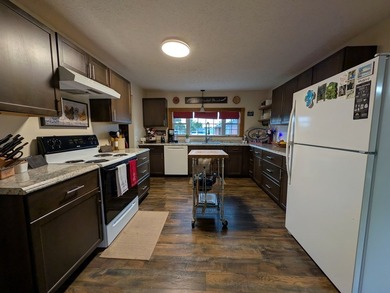This recently renovated and tastefully updated 3 bedroom, 1 bath - photo 21