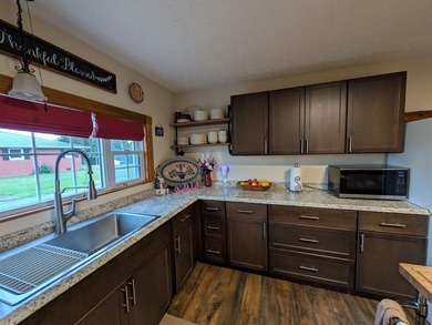 This recently renovated and tastefully updated 3 bedroom, 1 bath - photo 24