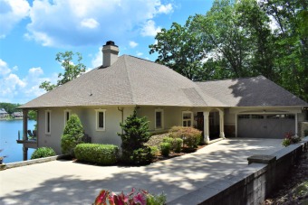 Lake Home Off Market in Fairfield Glade, Tennessee