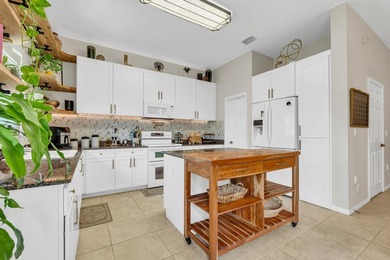 Spacious townhome in the gated Cali Greens community of Keys - photo 18