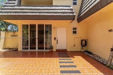 Welcome to this beautifully updated 2-bedroom, 2.5-bath corner - photo 3