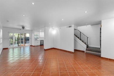 Welcome to this beautifully updated 2-bedroom, 2.5-bath corner - photo 6
