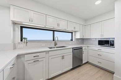 Completely renovated Gulf-front corner unit with panoramic beach - photo 13