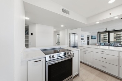 Completely renovated Gulf-front corner unit with panoramic beach - photo 17