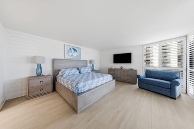 Completely renovated Gulf-front corner unit with panoramic beach - photo 22