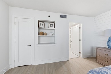 Completely renovated Gulf-front corner unit with panoramic beach - photo 27