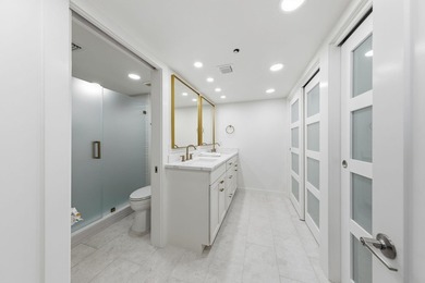 Completely renovated Gulf-front corner unit with panoramic beach - photo 29