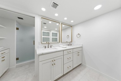 Completely renovated Gulf-front corner unit with panoramic beach - photo 32