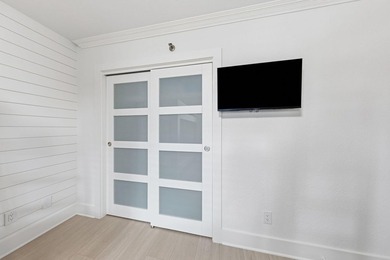 Completely renovated Gulf-front corner unit with panoramic beach - photo 46