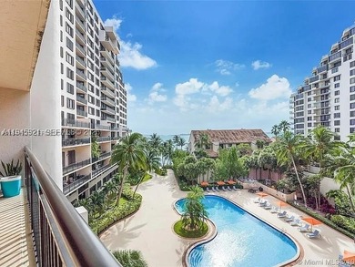 LARGEST 1 bedroom Balcony on Brickell key with beautiful pool - photo 18