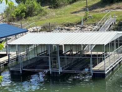 Rare opportunity! 2 Stall BOATHOUSE! Included with LIFTS! Moored - photo 35