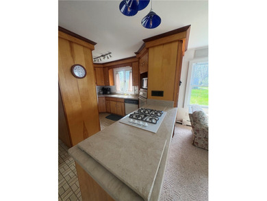 LAKE ONTARIO VIEW PROPERTY - DREAM LOCATION - Beautiful cozy 2 - photo 18