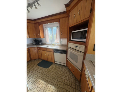 LAKE ONTARIO VIEW PROPERTY - DREAM LOCATION - Beautiful cozy 2 - photo 19