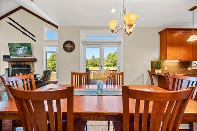 Immaculately maintained 4-bedroom, 5 1/2-bath contemporary home - photo 7
