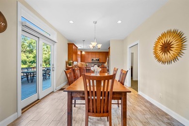 Immaculately maintained 4-bedroom, 5 1/2-bath contemporary home - photo 8
