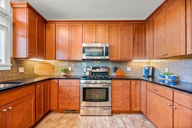 Immaculately maintained 4-bedroom, 5 1/2-bath contemporary home - photo 10