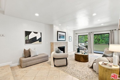 Lovely rear facing condo located in prime location, minutes to - photo 2