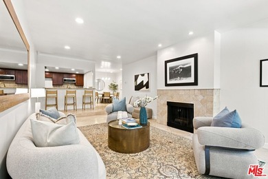 Lovely rear facing condo located in prime location, minutes to - photo 4
