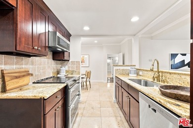 Lovely rear facing condo located in prime location, minutes to - photo 8