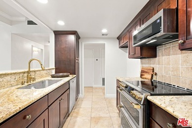 Lovely rear facing condo located in prime location, minutes to - photo 9