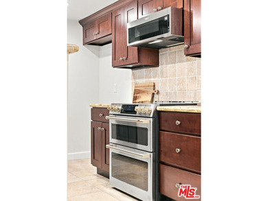 Lovely rear facing condo located in prime location, minutes to - photo 10
