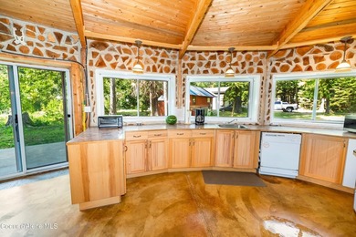 Tucked along 180 feet of Granite Creek frontage, this rare 1 - photo 13