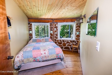 Tucked along 180 feet of Granite Creek frontage, this rare 1 - photo 24