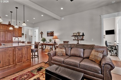 *Available Fully Furnished* 5 Bed 3 Bath residence. Here is your - photo 9
