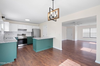 Welcome home to this tastefully renovated quaint ranch-style - photo 12