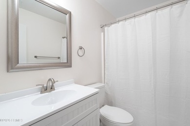 Welcome home to this tastefully renovated quaint ranch-style - photo 27