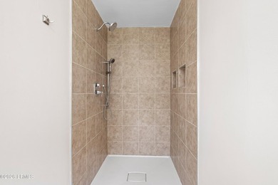 Welcome home to this tastefully renovated quaint ranch-style - photo 36