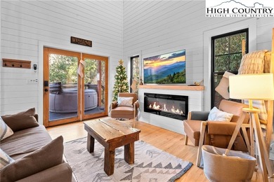 (private lake, pond, coastal) Home For Sale in Spruce Pine North Carolina